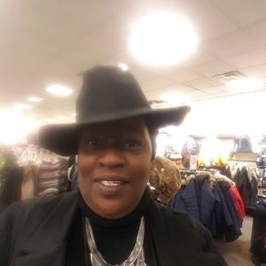 Meet your Posher, Paula